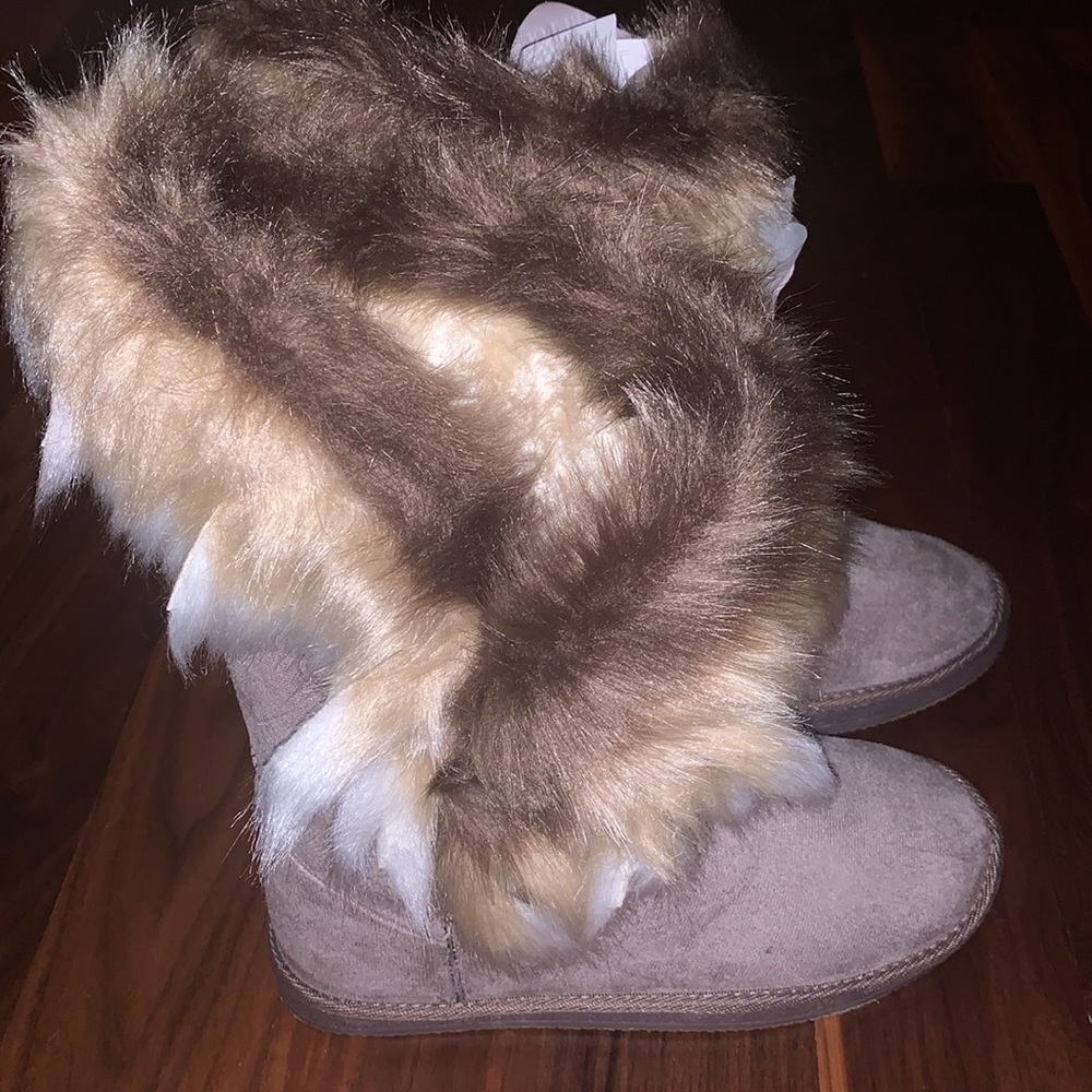 NEW:SIZE 10 Grey, Faux Fur Trimmed UGG *Style Boots (NOT UGG Brand